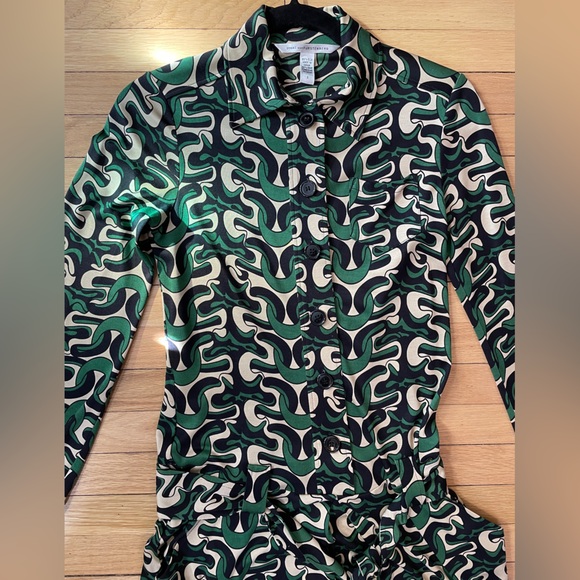 Diane von Furstenberg Silk Long Sleeve Dress, 2 - Picture 4 of 15